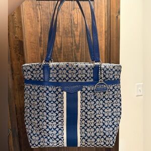 Coach Blue and Cream Signature Canvas Tote with Logo Charm💙🗝️